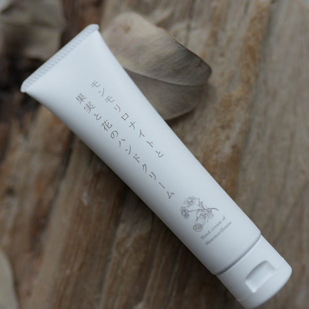 しっとりさらさら モンモリロナイトと果実と花のハンドクリーム