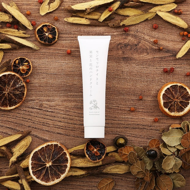 しっとりさらさら モンモリロナイトと果実と花のハンドクリーム